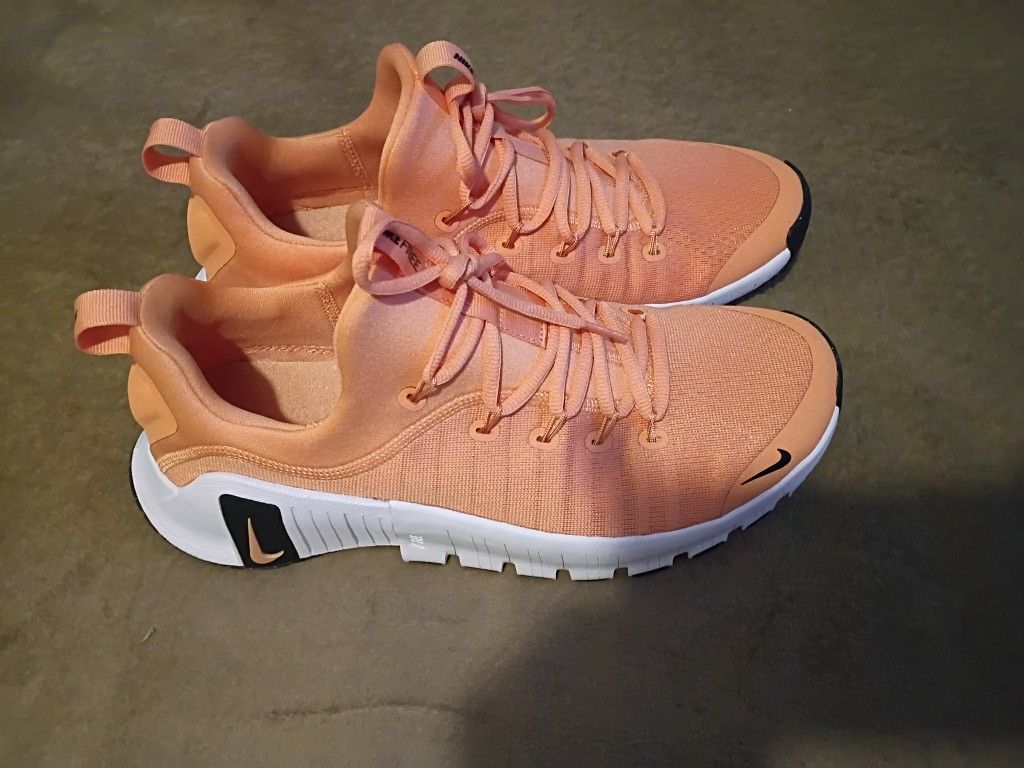 Nike Free Metcon 6
Men's Workout Shoes Size 11.5