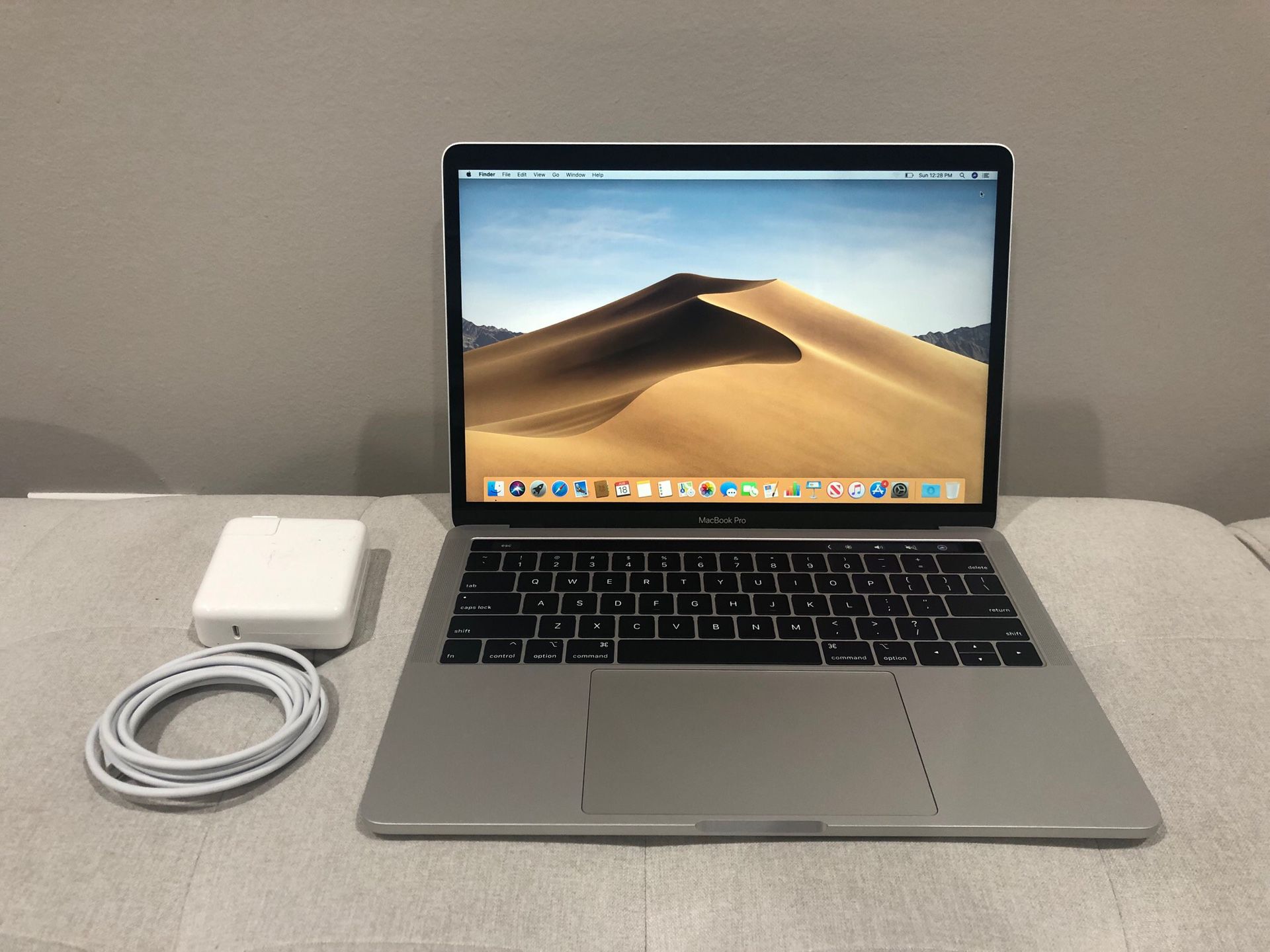 Apple 13” MacBook Pro 2019 TouchBar Quad Core i7 16gb RAM 512gb Flash Mojave