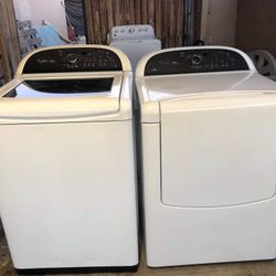 Whirlpool Washer and dryer set