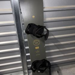 Snowboard + Holding Bag. 