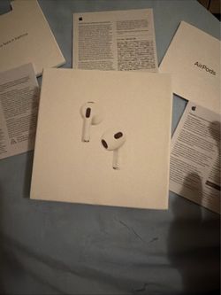 Apple AirPods Wireless Earbuds