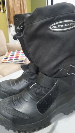 Snow boots size 2