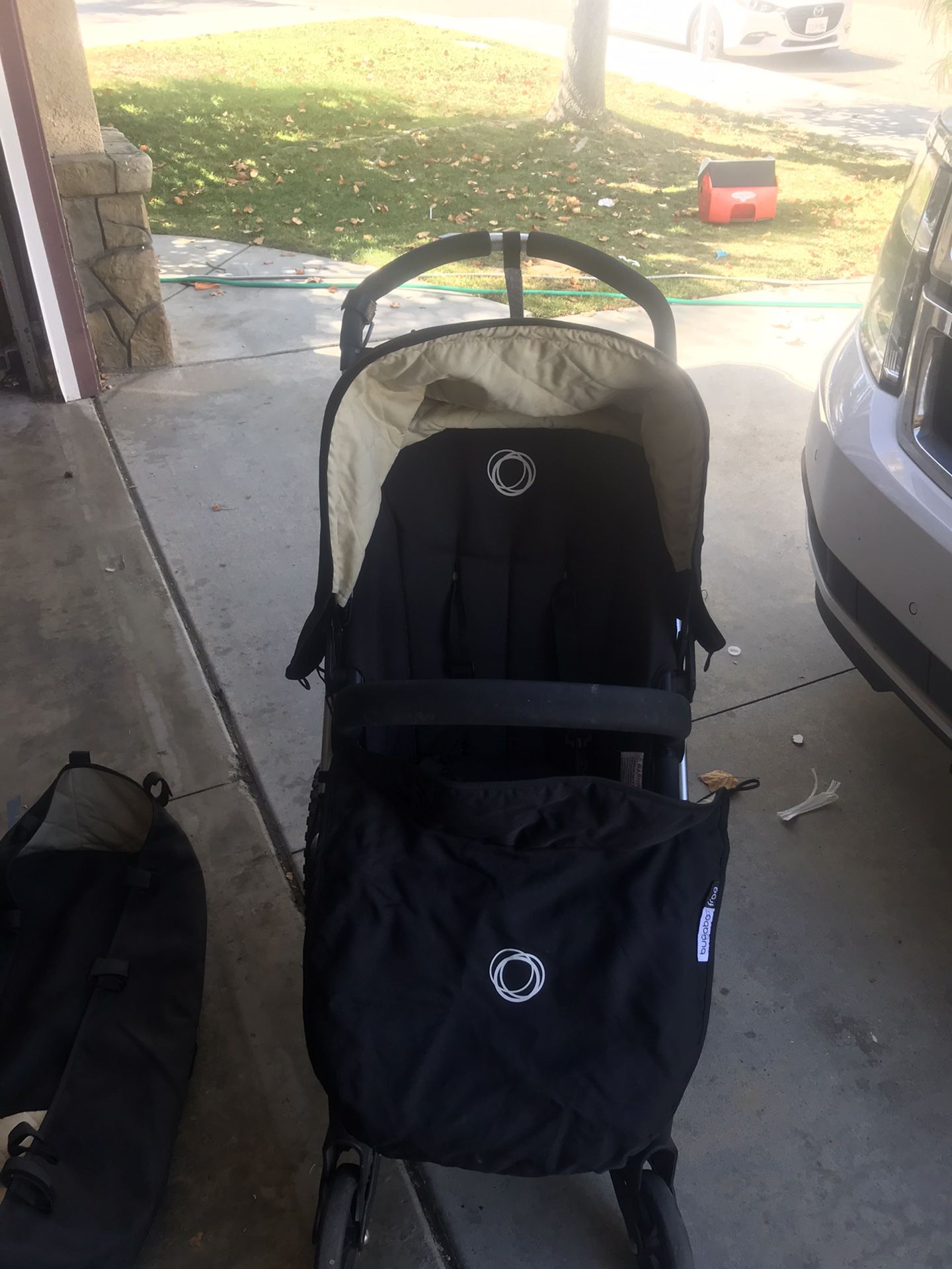 Bugaboo frog stroller with brand new bassinet