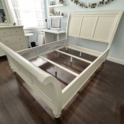 Wooden bed Queen Size