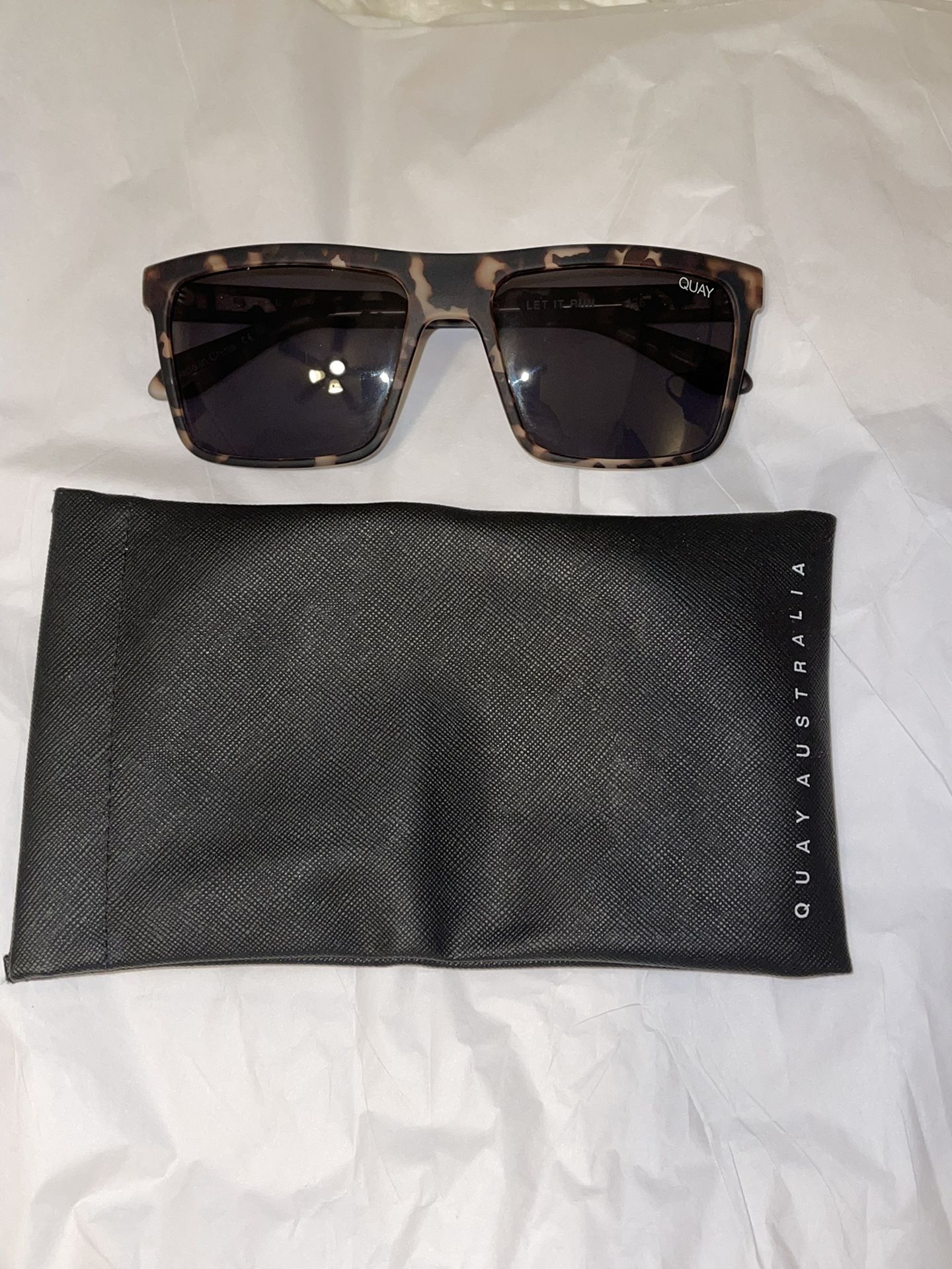 Brand New Quay Australia Sunglasses display picture 3