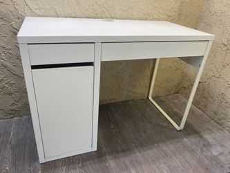 White Desk with Storage (2 Available)- Delivery Available For An Additional Fee - See My Other Items π