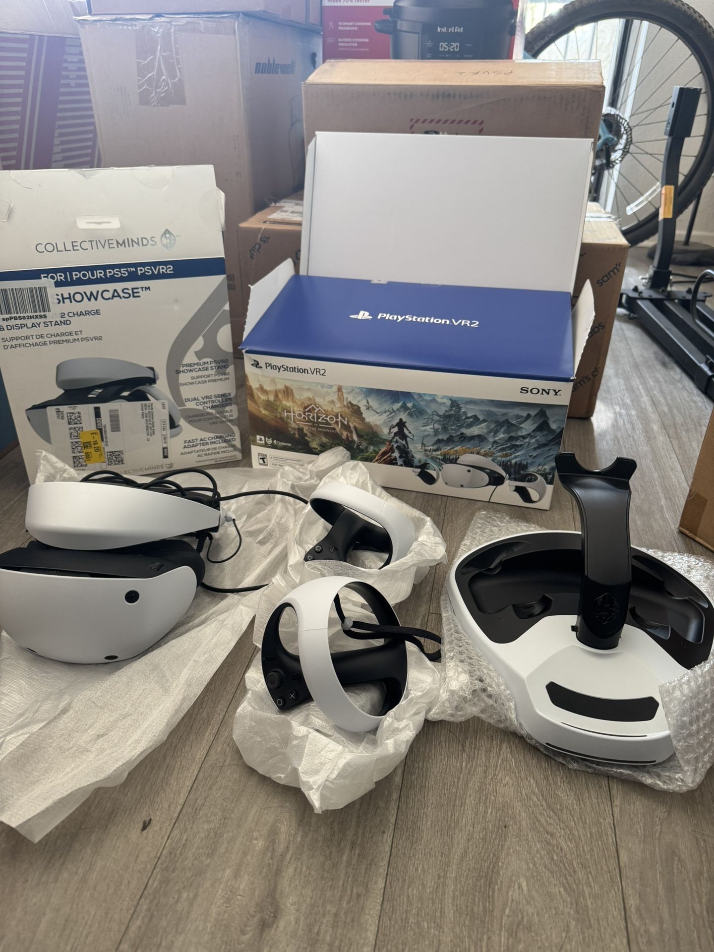 PSVR2 with Charging Station and Display Stand
