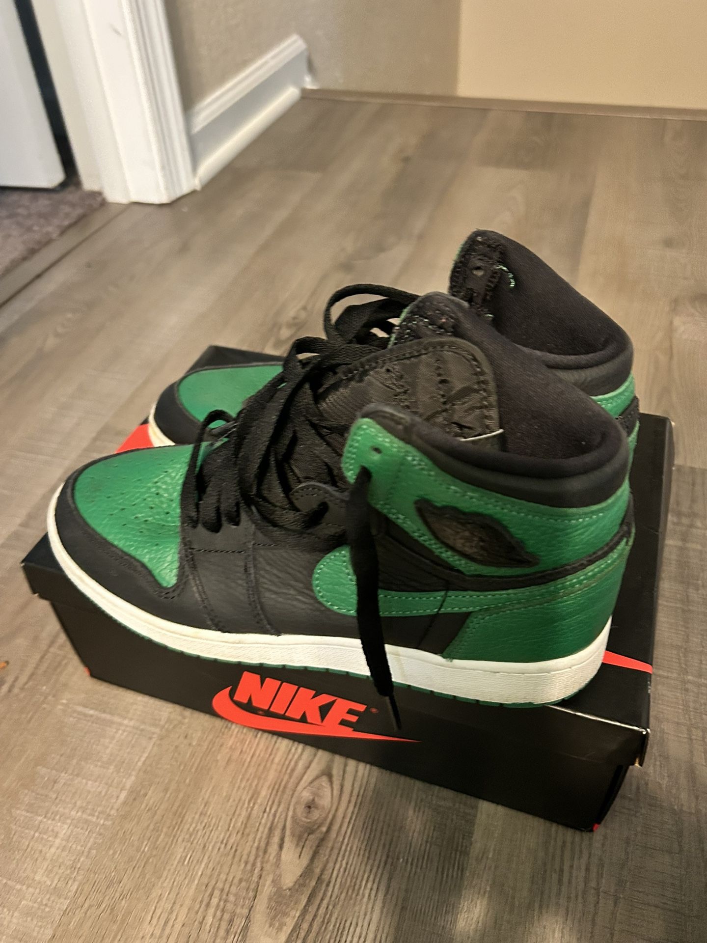 Nike Air Jordan 1 Retro High OG Pine Green Sneaker Shoes Size 6.5Y