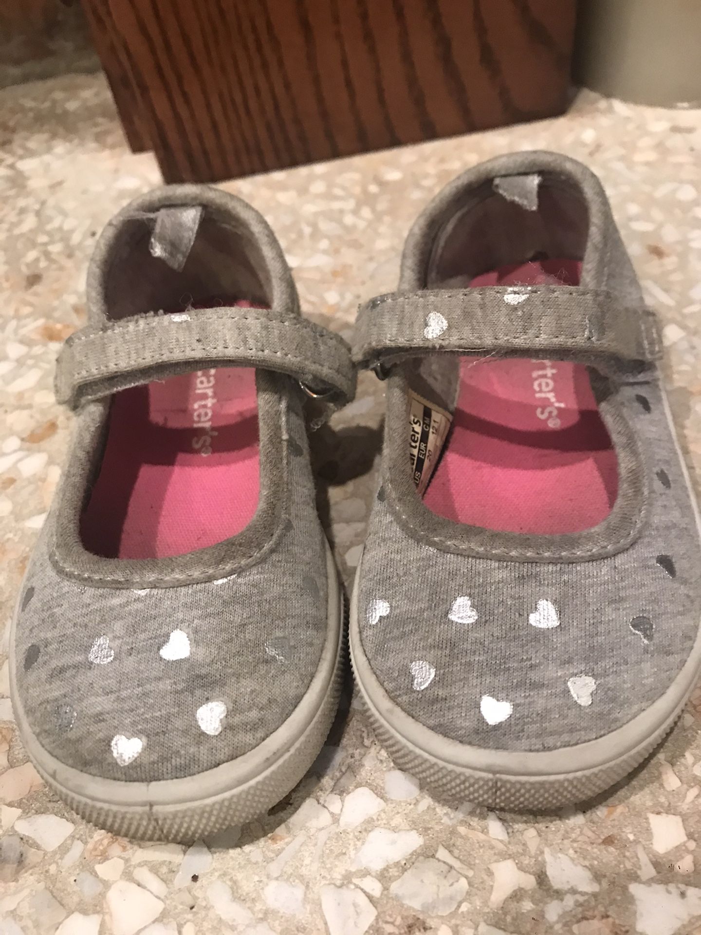 Carter’s Girls Size 5 Grey Heart Shoes