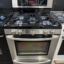 LG 30in Gas Stove 5 burners In Stainless Steel 4 Months Warranty 
