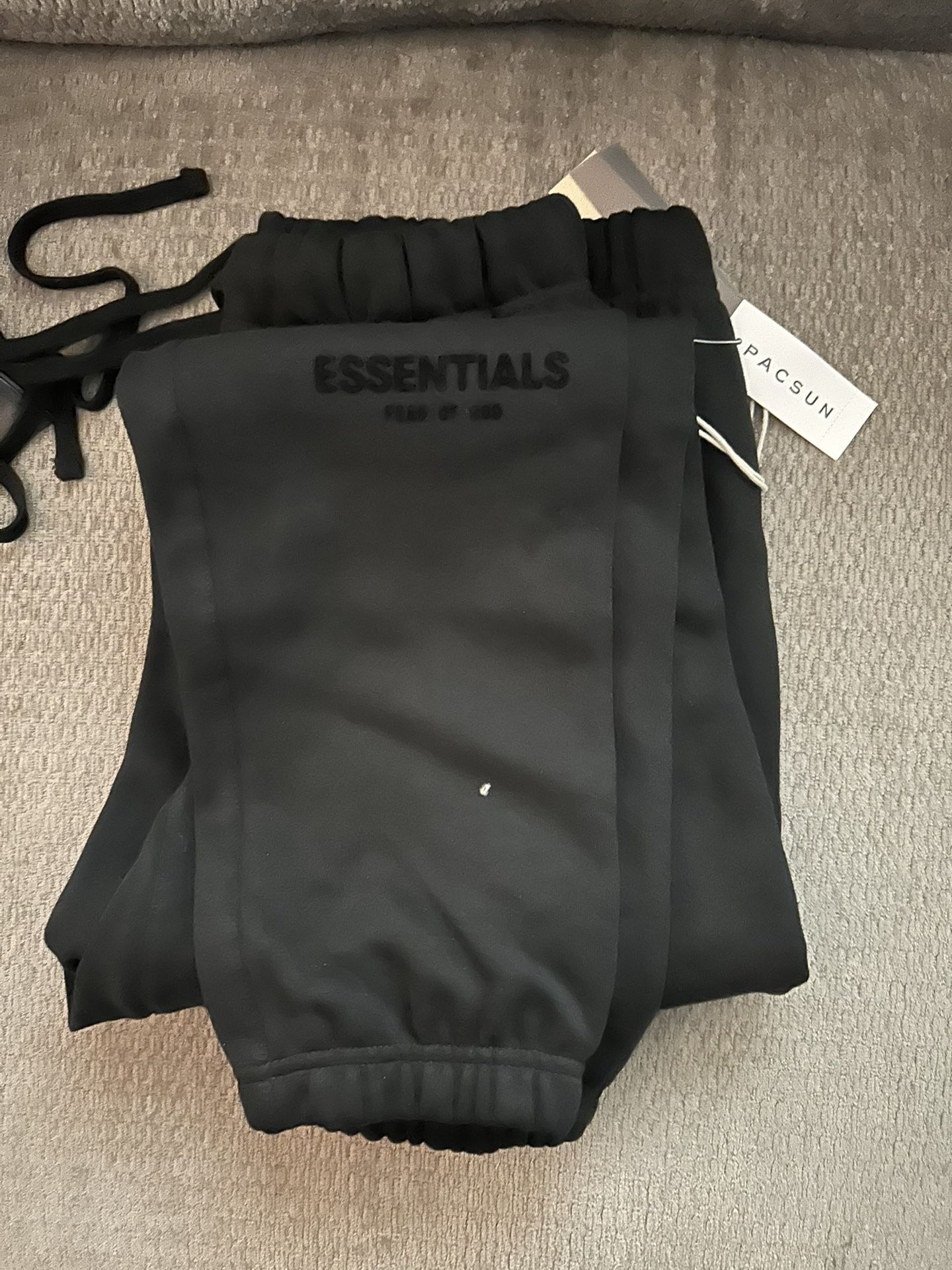 MEDIUM ESSENTIALS FEAR OF GOD SWEATS STRETCHED LIMO (BLACK)