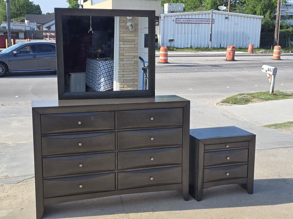 DRESSER WITH MIRROR AND NIGHTSTAND