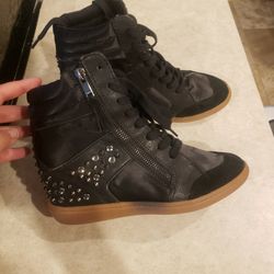 Size 6 Aldo Wedges