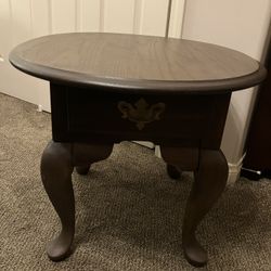 Broyhill End Table In Great Condition