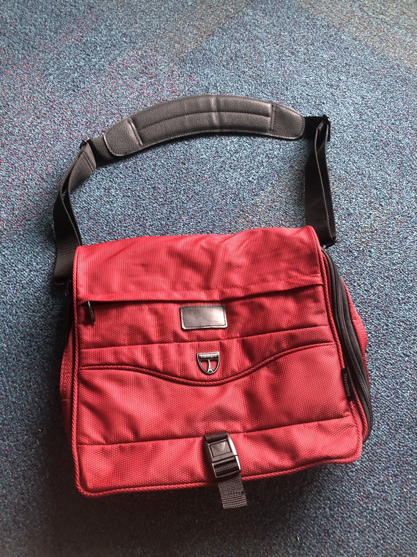 TravelPro “Flightpro 2” Messenger travel side-bag