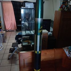 4 Foot Tall Esties Model Rocket 