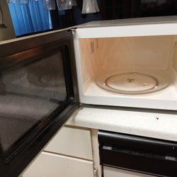 Frigidaire Microwave 