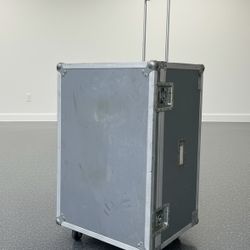 Large Portable Wheeled Flight Case Heavy Duty Storage Trunk Chest! Latches all work great, rolls great. Inside is sticky with adhesive in some spots i