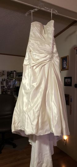 Wedding gown (Read description)