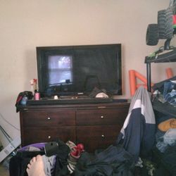 6 drawer Dresser Like New 