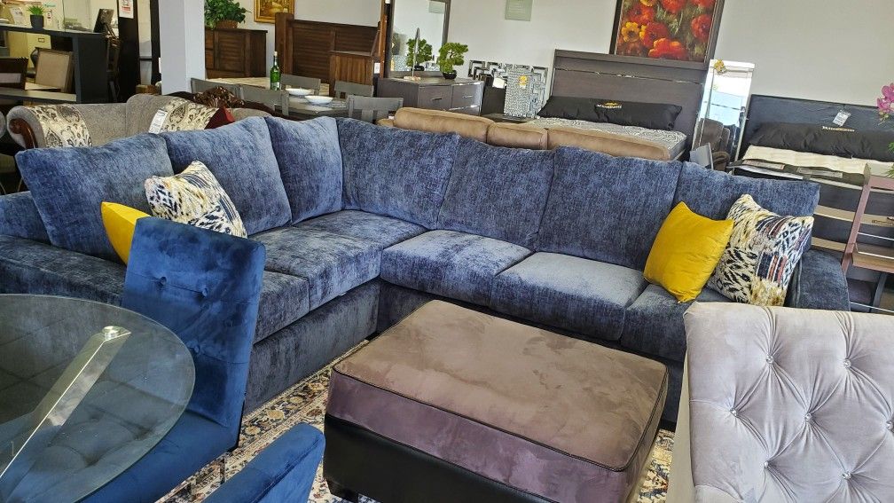 2pc Sectional, Brand New