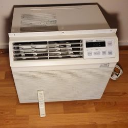 SHARP ROOM AIR CONDITIONER 5000 BTU, WITH REMOTE CONTROL, WORKS GREAT IN VERY NICE CONDITION $60