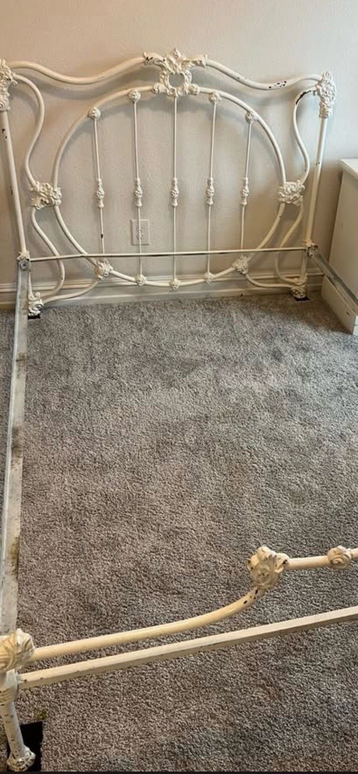 Antique iron full size, comes with wood for mattress