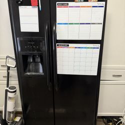 Refrigerator/ Refrigerador 