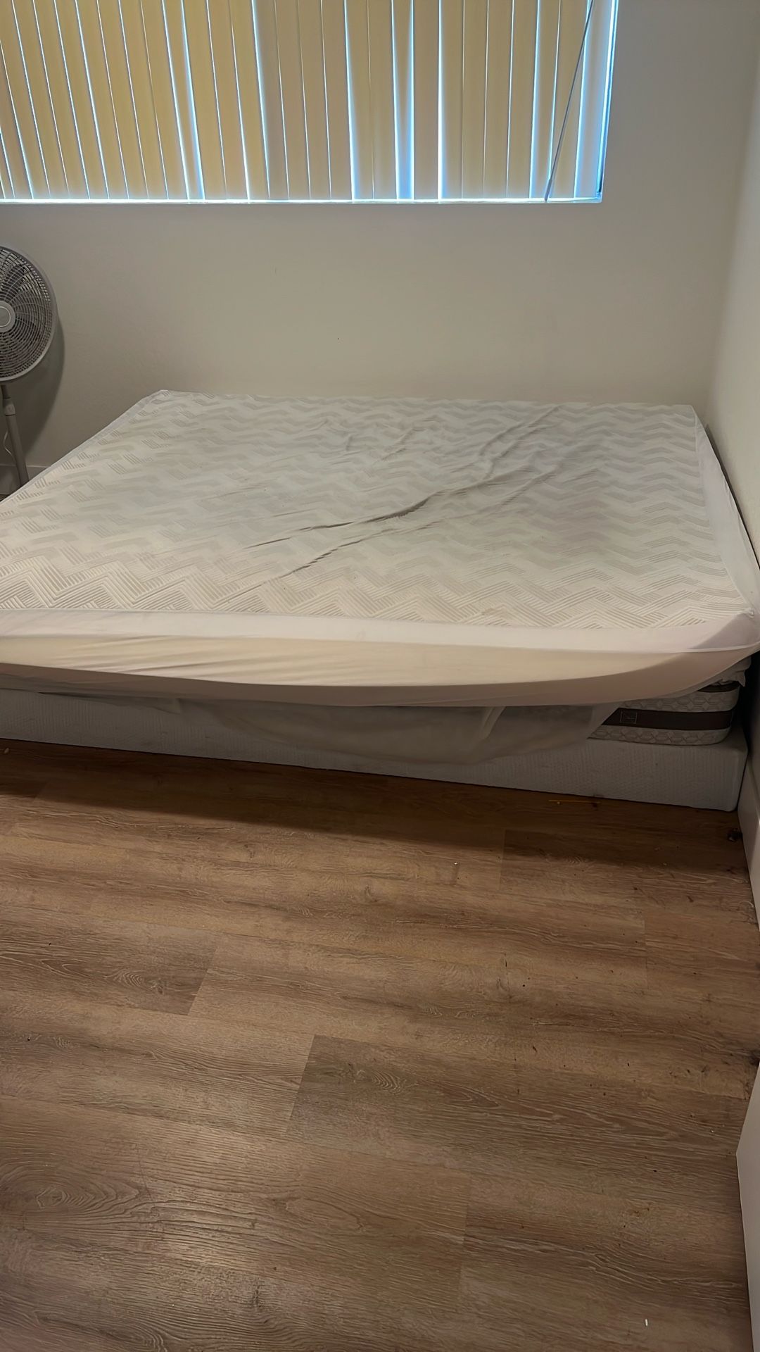 Cali King Bed And Box Springs