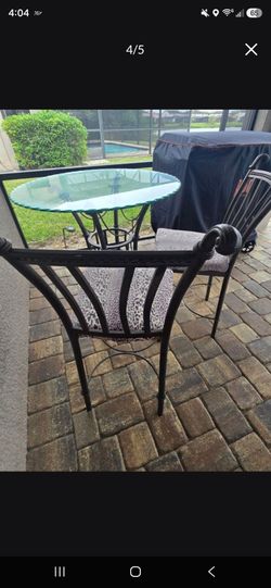 Hightop Table and chairs