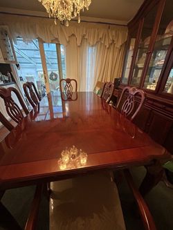 Dining Room Table And China Cabinet Excellent Condition 