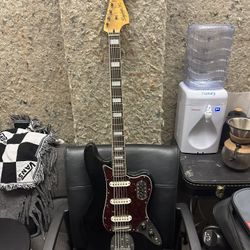 Squier Bass VI