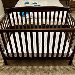 Deluxe Cherry Finish Crib with Deluxe Thick Orthopedic Mattress