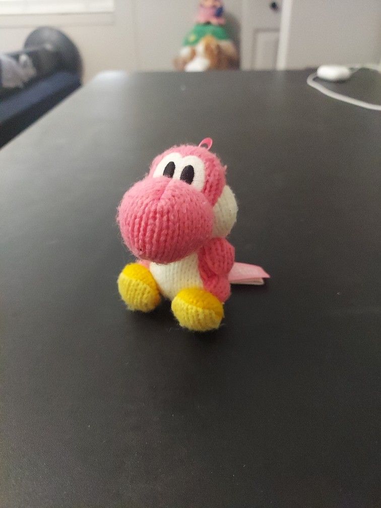 pink Yoshi yarn amiibo