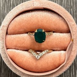 Green Onyx Ring With Wedding Band