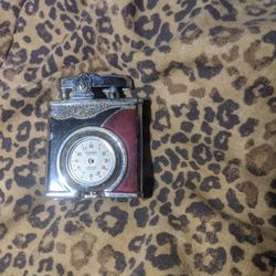 Windsor Lighter With Clock  