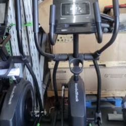 FULLERTON  - Nordictrack Airglide 7i Professional Elliptical  - 500$