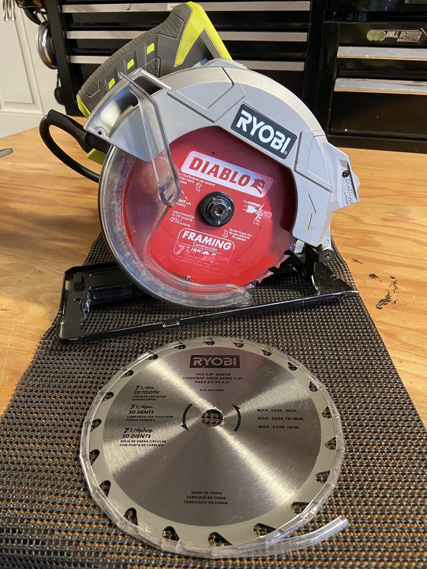 Ryobi CSB135L - 14-amp 7-1/4-inch circular saw w/ extra blade