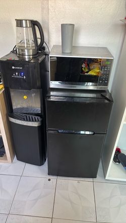 Free water dispenser mini fridge and microwave