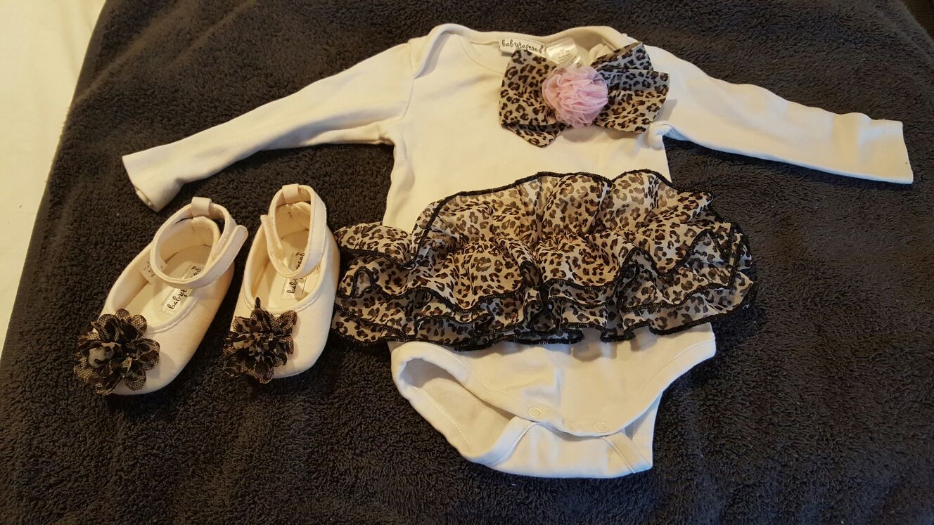 Cute tutu onesie with matching shoes $12 OBO