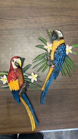Two parrots hanging wall decor