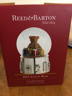 Sealed 2015 Reed & Barton snow globe
