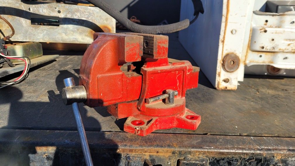 Adjustable Vise