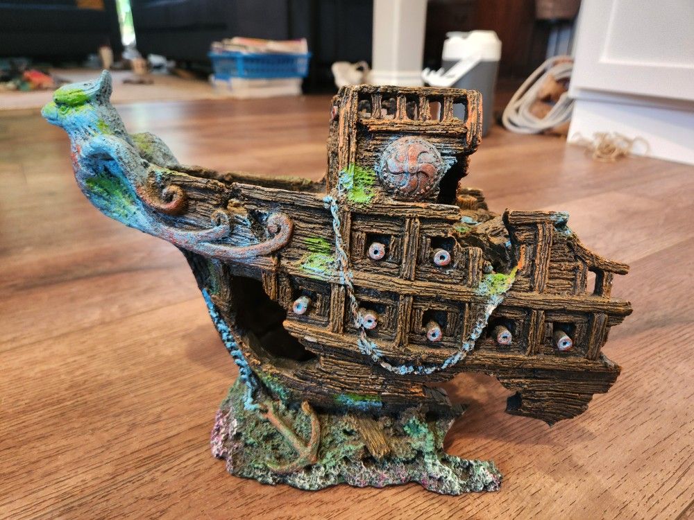 Aquarium Item, Large 12x8x5" Shipwreak Model