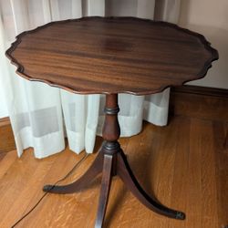 24* Pie Crust Table 