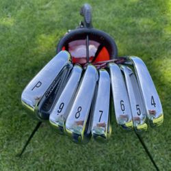 Cleveland 588 CB Golf Iron Set 4-PW Dynamic Gold S300 Stiff