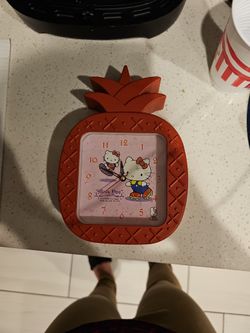 Hello Kitty Clock 