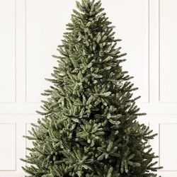 9’ Artificial Christmas Tree