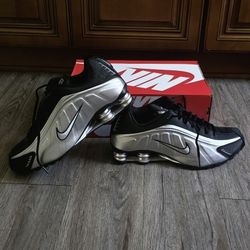 NIKE SHOES SIZE 12