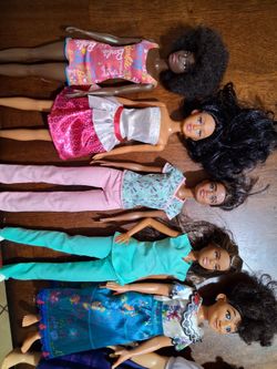 Barbies , brats , accessories.